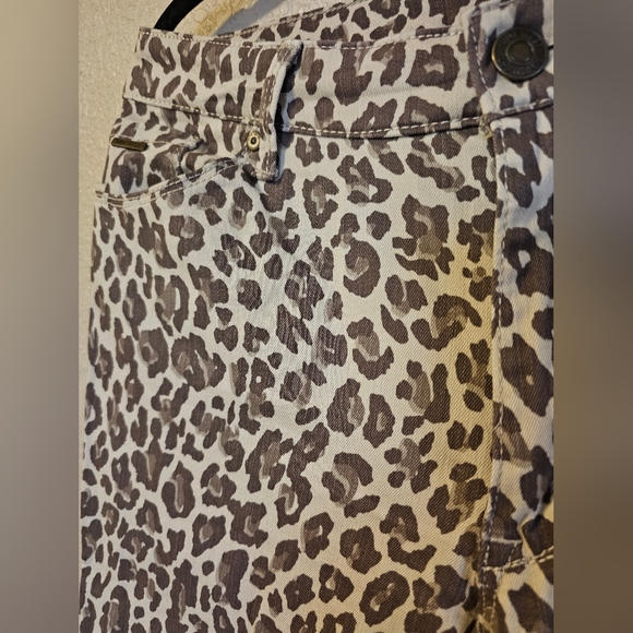 Neutral Leopard Pants - Picture 4 of 4